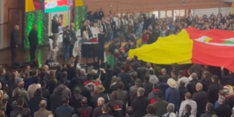 RS: cerca de 3 mil produtores participam de ato para cobrar medidas do governo federal