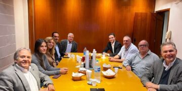 Abraleite e Grupo Bandeirantes discutem estratégias de comunicação sobre o leite