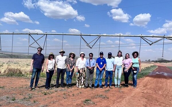 Comitiva holandesa visita a Embrapa Cerrados e se interessa por tecnologia sustentável brasileira