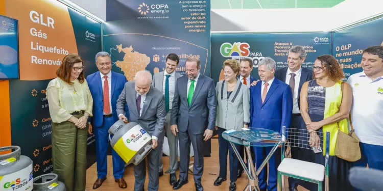 Presidente Lula assina Lei Combustível do Futuro