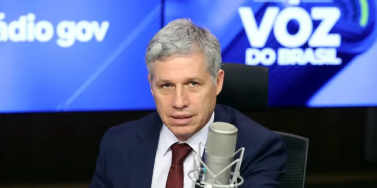 Paulo Teixeira integra comitiva brasileira na COP 29