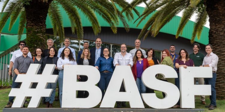 Jornalistas participam de visita guiada sobre produtividade e conservação ambiental