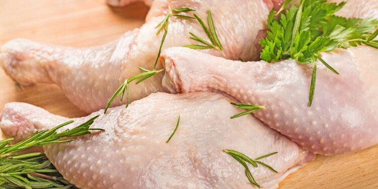 Competitividade da carne de frango cai frente às carnes suína e de boi