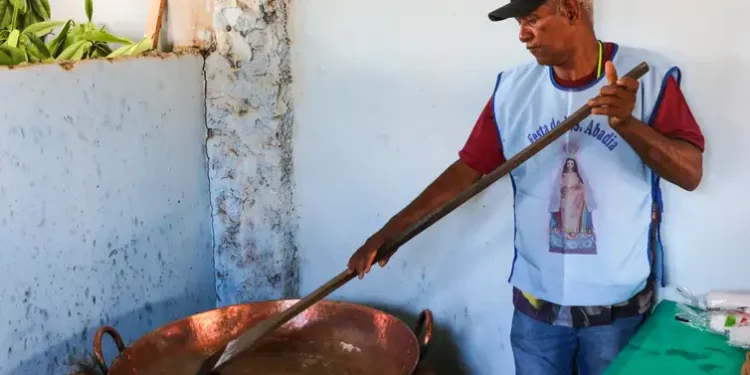 Quilombo goiano mantém tradição da cultura e beneficiamento do marmelo através das gerações
