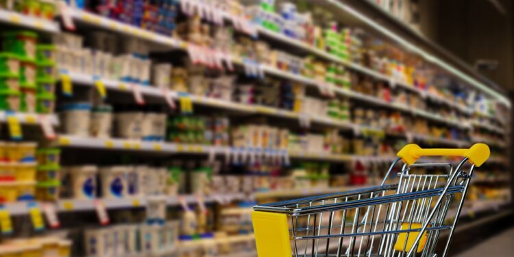 Consumo nos lares cresce 2,22% em janeiro, mas inflação pressiona poder de compra