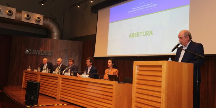 Mapa participa de seminário sobre cooperativismo do BNDES