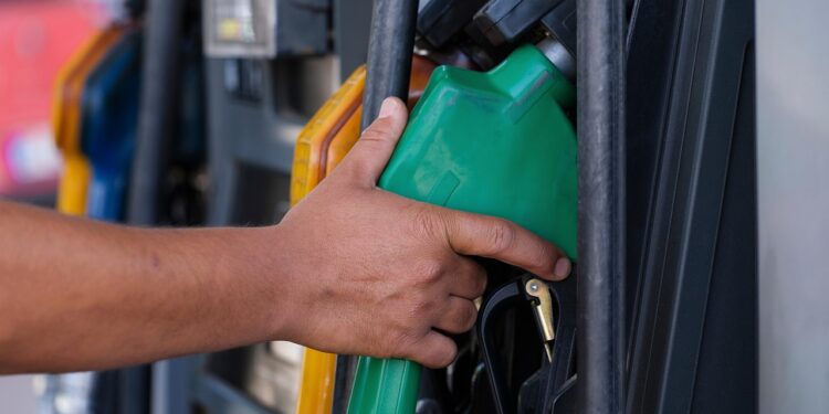 Petrobras anuncia nova redução no preço do diesel a partir de abril