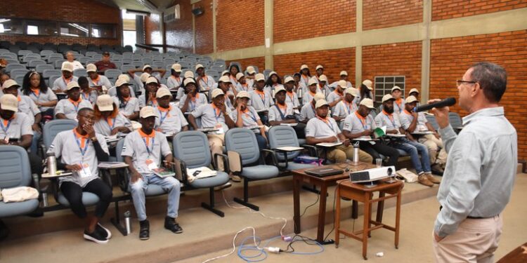 Jovens angolanos recebem capacitação sobre cadeia produtiva do cacau na Bahia