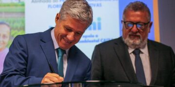 MDA e Caixa Econômica assinam acordo para recuperação de áreas degradadas através da agricultura familiar