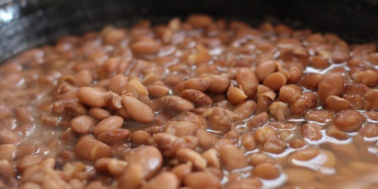 Oferta limitada e demanda firme interrompem queda no preço do feijão