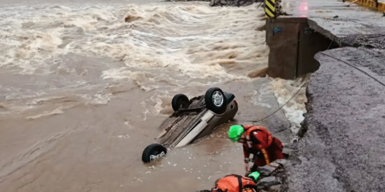 Governo acompanha situação dos municípios atingidos pela chuva no RS