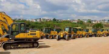 Governo entrega maquinário agrícola em Minas Gerais