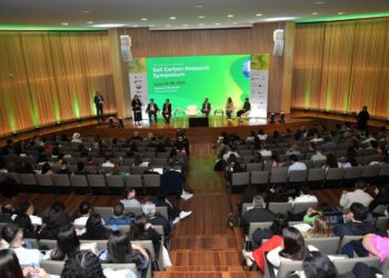 Mapa apresenta agenda para solo saudável e carbono no agro durante simpósio no Rio de Janeiro
