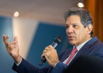 Haddad reage a tarifa dos EUA e acusa manobra política ligada à família Bolsonaro