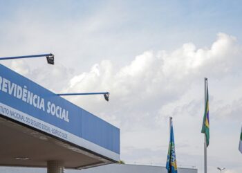 Acordo articulado pela AGU garante ressarcimento de aposentados lesados por descontos indevidos no INSS