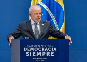 Lula defende justiça social e união contra extremismo em encontro internacional pela democracia no Chile
