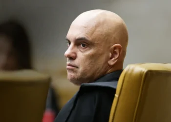 Às vésperas do tarifaço, EUA sancionam Alexandre de Moraes e ampliam tensão com o Brasil