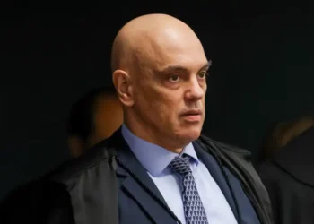 Moraes compara articulação de Eduardo Bolsonaro nos EUA a tentativa de golpe de 8 de janeiro