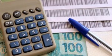 Cautela e juros altos: incertezas externas e inflação persistente mantêm Selic em 15%