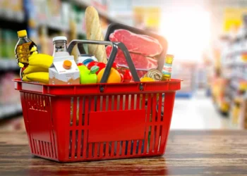 Preço da cesta básica cai em agosto em 24 capitais, mas variação anual segue alta