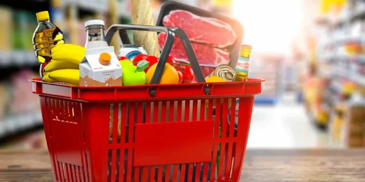 Preço da cesta básica cai em agosto em 24 capitais, mas variação anual segue alta