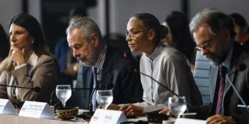 Marina Silva defende ‘adicionalidades’ para pressionar transição energética na COP30