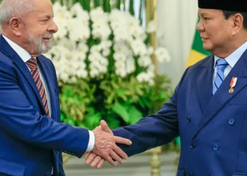 Brasil e Indonésia firmam acordos de cooperação em diversas áreas durante visita de Lula a Jacarta