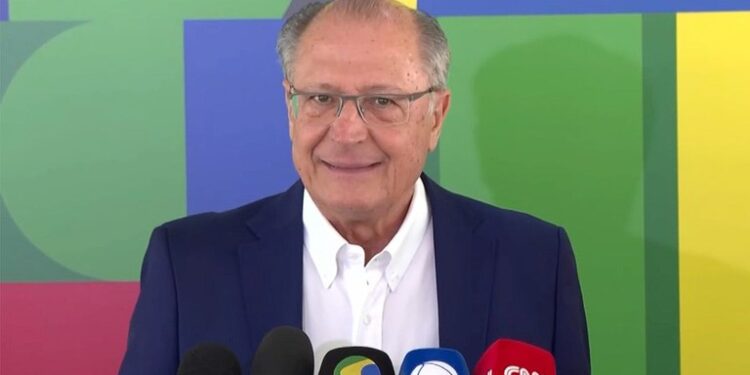 Alckmin vê avanço em ordem dos EUA que remove tarifas adicionais e destaca benefício ao suco de laranja brasileiro