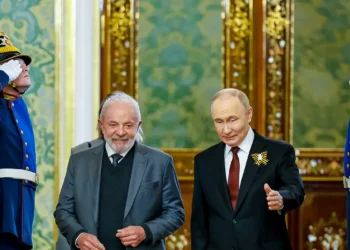 Lula e Putin conversam sobre Venezuela e defendem soberania do país